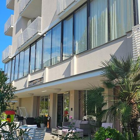 Hotel Sara*** Чезенатіко Екстер'єр фото