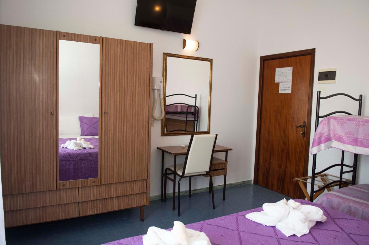Hotel Sara*** Чезенатіко Екстер'єр фото