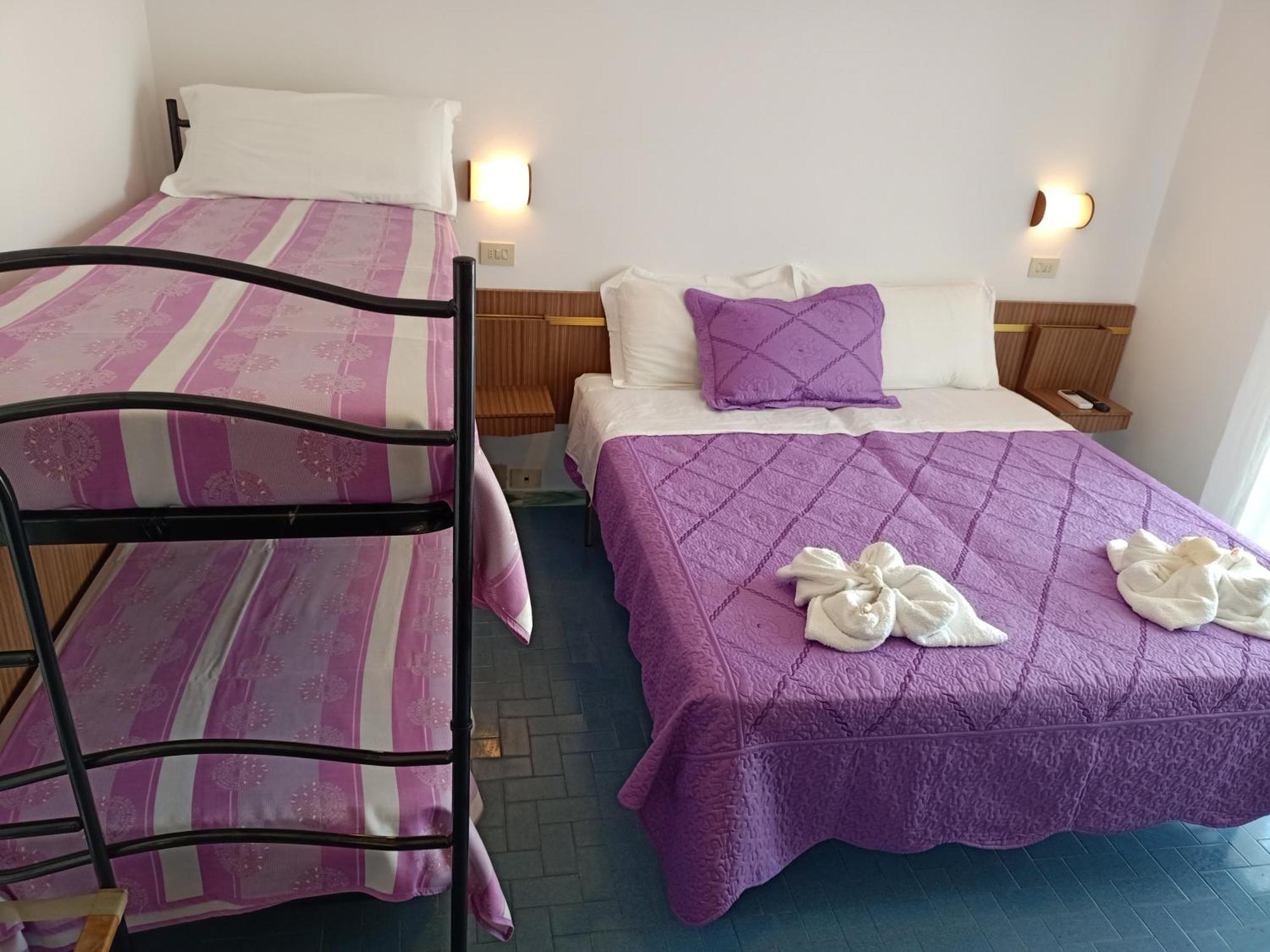Hotel Sara*** Чезенатіко Екстер'єр фото