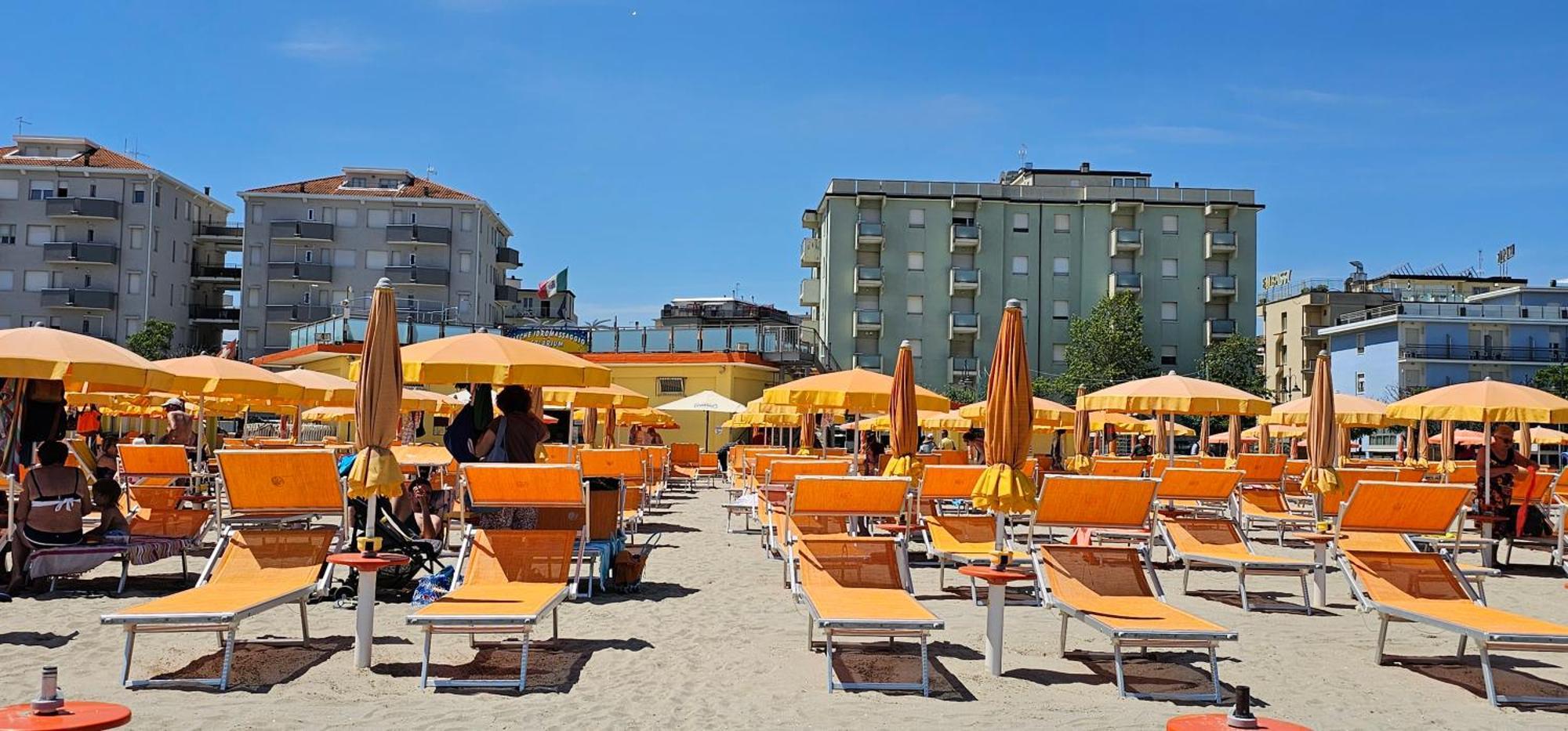 Hotel Sara*** Чезенатіко Екстер'єр фото
