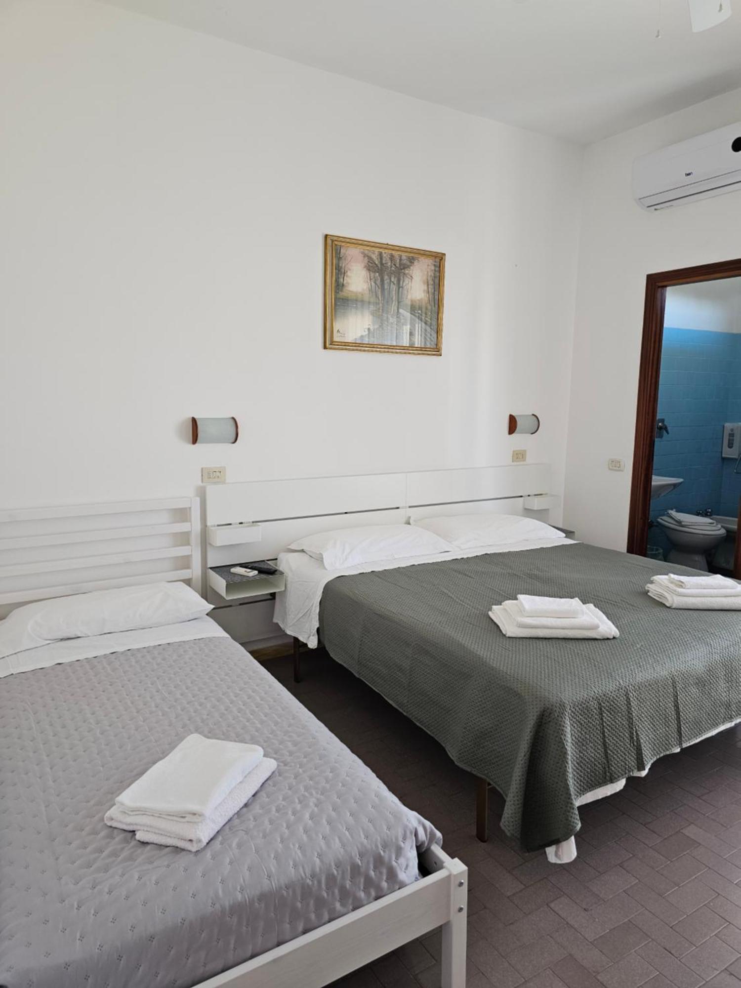 Hotel Sara*** Чезенатіко Екстер'єр фото