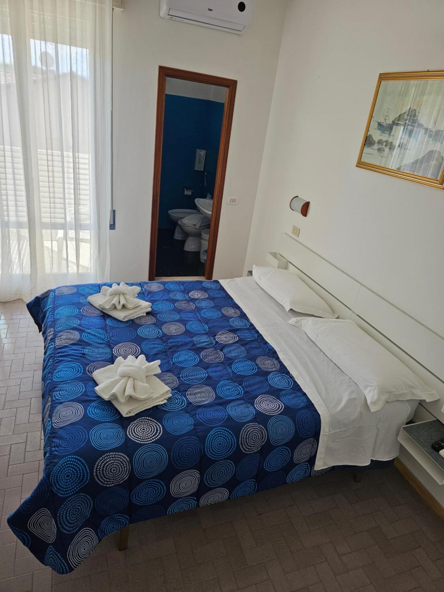 Hotel Sara*** Чезенатіко Екстер'єр фото