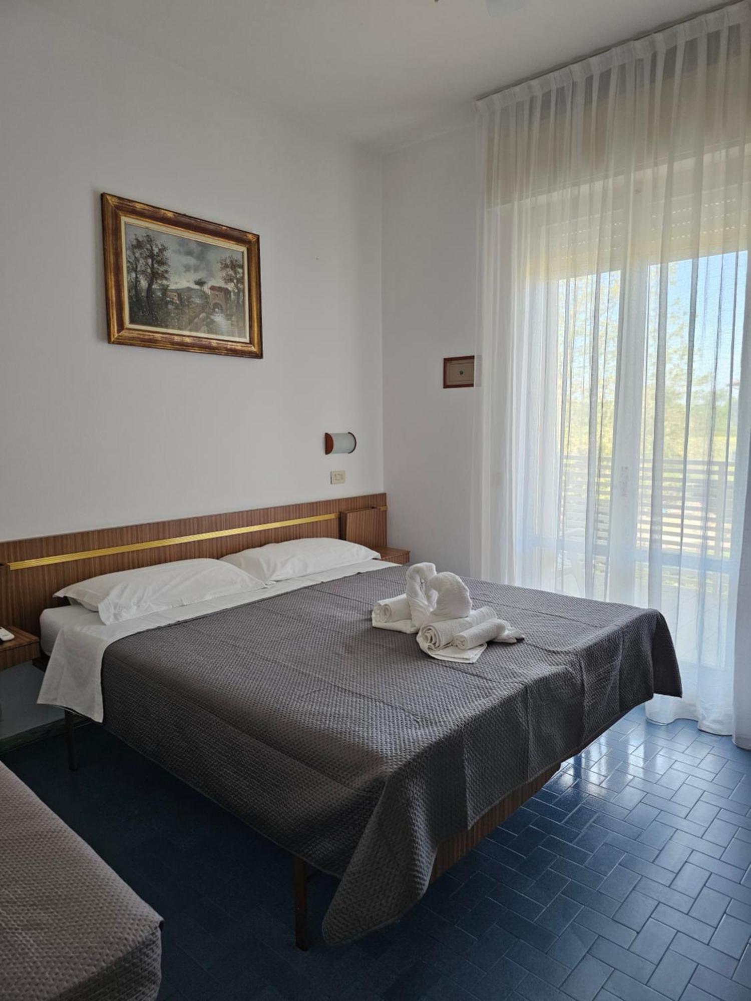 Hotel Sara*** Чезенатіко Екстер'єр фото