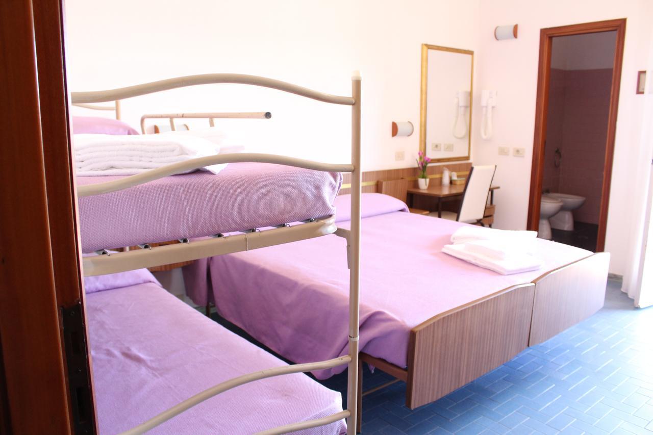 Hotel Sara*** Чезенатіко Екстер'єр фото