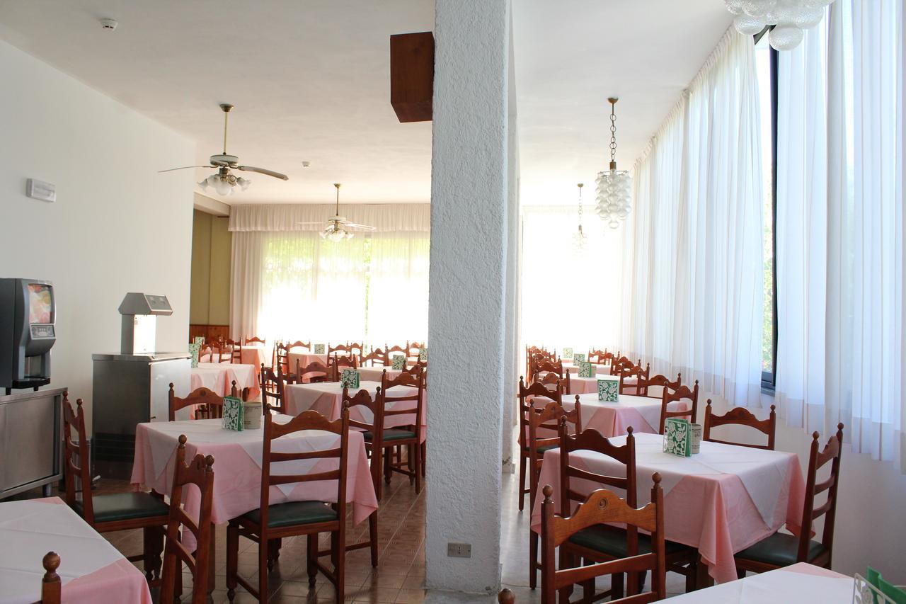 Hotel Sara*** Чезенатіко Екстер'єр фото
