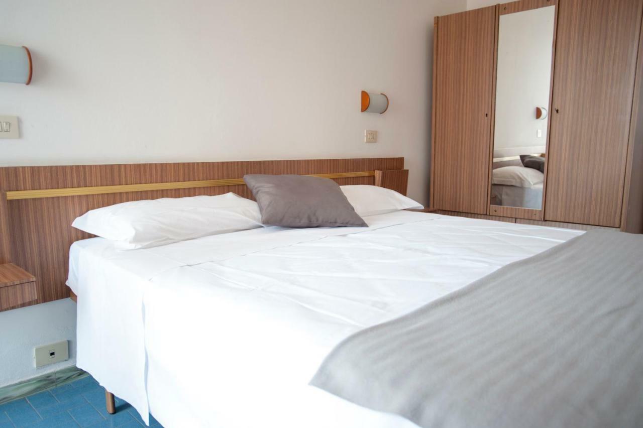 Hotel Sara*** Чезенатіко Екстер'єр фото