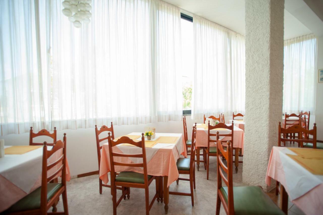 Hotel Sara*** Чезенатіко Екстер'єр фото